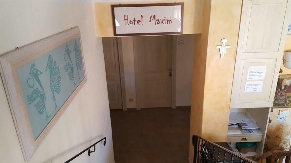 Hotel Maxim ออลเบีย ภายนอก รูปภาพ